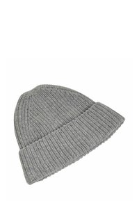 Szara dzianinowa czapka z prążkowaną fakturą i podwiniętym mankietem, wykonana z miękkiej przędzy, charakteryzująca się gładkim wykończeniem i prostym wzornictwem.