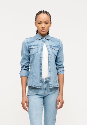 ONLSASIA SHIRT - Skjortebluser - light medium blue denim