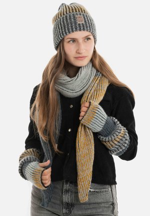 Knit Factory REMY - Muts - frosty clay