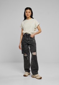 Urban Classics LADIES SHORT PIGMENT DYE CUT ON SLEEVE TEE - Pamata T-krekls - palesasphalt