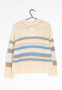 Maglione a maglia in crema con righe orizzontali blu, marroni e azzurri. Dotato di scollatura rotonda e lavorazione a maglia morbida e texturizzata.