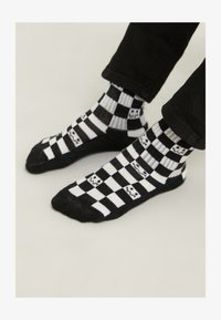 Seleccionado, pink/black/mottled dark grey