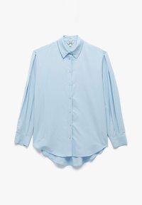Lys blå langærmet skjorte med knapper, glat stof, klassisk krave, afrundet kant, med subtile plisseringer på ærmerne for ekstra detaljer.
