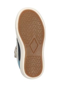 Semelle en caoutchouc marron avec un motif en chevron texturé. Bord blanc et accent latéral bleu. Taille 24 marquée sur la semelle.