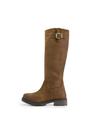 Botte en cuir marron montant jusqu'au genou avec une boucle argentée près du haut et une semelle noire robuste pour une utilisation extérieure.
