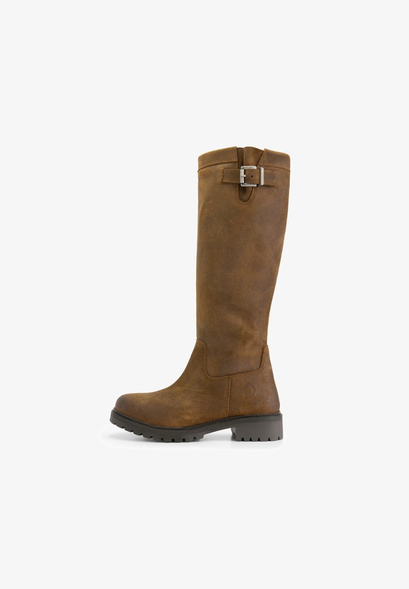 Botte en cuir marron montant jusqu'au genou avec une boucle argentée près du haut et une semelle noire robuste pour une utilisation extérieure.