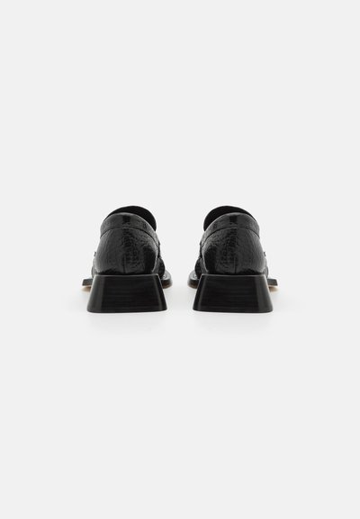 MIISTA AIRI LOAFERS - Belebújós cipők - black