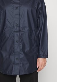 ONLY Carmakoma Regnjacka - dark blue