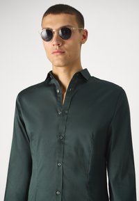 Jack & Jones PREMIUM JJPRPARMA  L/S NOOS - Camisa - darkest spruce