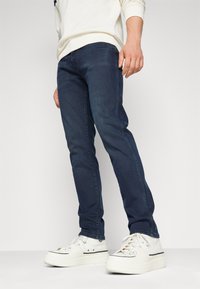 Wrangler LARSTON - Kavbojke slim fit - travis