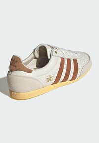 adidas Originals JAPAN W - Sapatilhas - off white/dusky bronze/brown desert