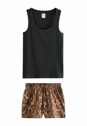 Schwarzes ärmelloses Tanktop kombiniert mit braunen Shorts mit Leopardenmuster und elastischem Bund, flach auf weißem Hintergrund liegend.