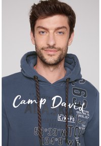 Camp David MIT LOGO ARTWORKS Kapuzenpullover dark sky/dunkelblau