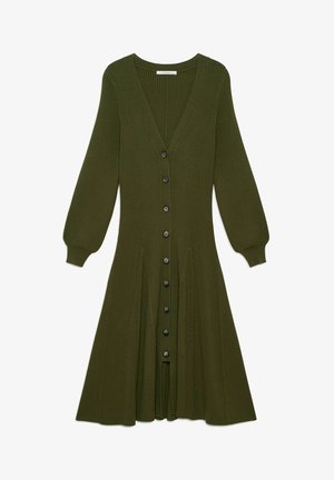 Vestito a maniche lunghe verde oliva a coste con scollo a V e bottoni frontali su tutta la lunghezza. Presenta una gonna svasata e una texture sottile.