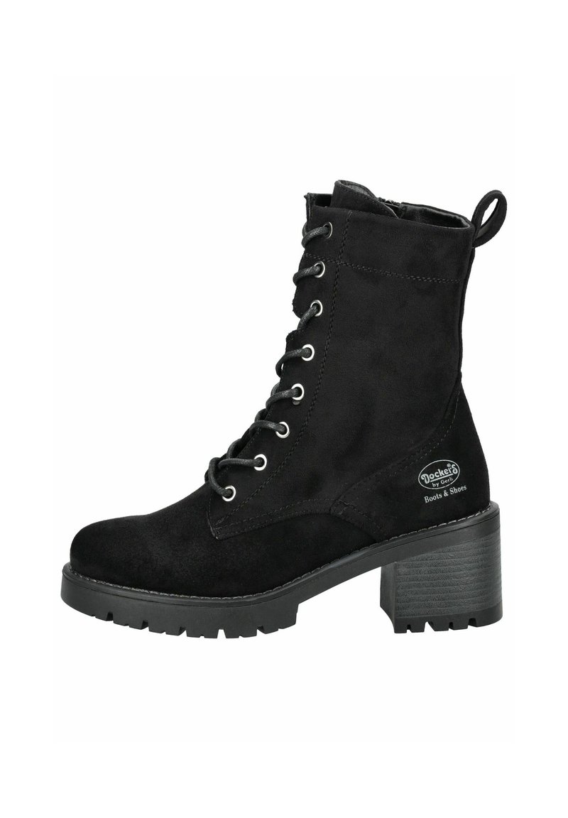 Schwarze Wildleder-Stiefelette mit strukturierter Oberfläche, runder Zehenpartie, Schnürung und kräftigem Blockabsatz. Verfügt über eine Schlaufe auf der Rückseite sowie ein Markenlogo.