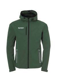 Grøn softshell-jakke med hætte, lynlås foran, to sidelommer med lynlås og et hvidt logo øverst til venstre. Glat tekstur.