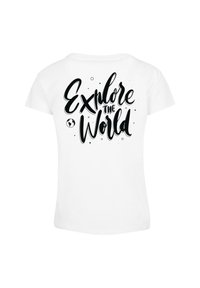 Weißes Baumwoll-T-Shirt mit kurzen Ärmeln, das mit schwarzem Text "Erkunde die Welt" und einer Grafik eines Globus auf dem Rücken versehen ist.