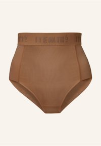 Slip alto in vita di colore nudo, realizzato in morbido tessuto a rete e con una ampia cintura elastica con il branding "ITEM m6".