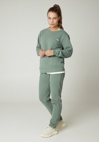 Protest PRTMANSIRI - Sudadera - glass bottlegreen