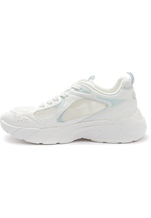 Trainers - white