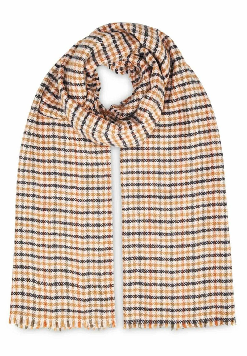 Écharpe tissée douce à motif à carreaux beige, marron, noir et orange, roulée lâchement en haut, avec des bords frangés sur fond blanc.