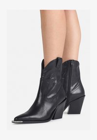 Selecionado, black