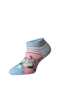 Chaussette de cheville avec un bout et un talon bleu clair, un corps rose avec des rayures horizontales, et un design de personnage de dessin animé en noir et blanc.