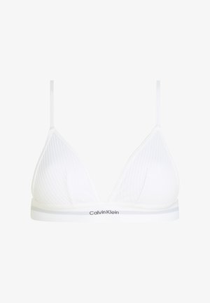 Bralette blanca en forma de triángulo, con textura acanalada, tirantes finos ajustables, banda elástica ancha con el logo "Calvin Klein" y acabado de tela suave.