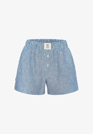 Białe i niebieskie szorty w paski z elastycznym pasem, zapinane na guzik, z małą metką z tyłu jako oznaczenie marki.