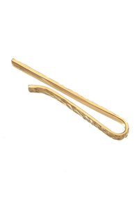 Goldener Haarnadel, längliche Form mit einer glatten, polierten Oberfläche, mit einem strukturierten Rand im welligen Muster.