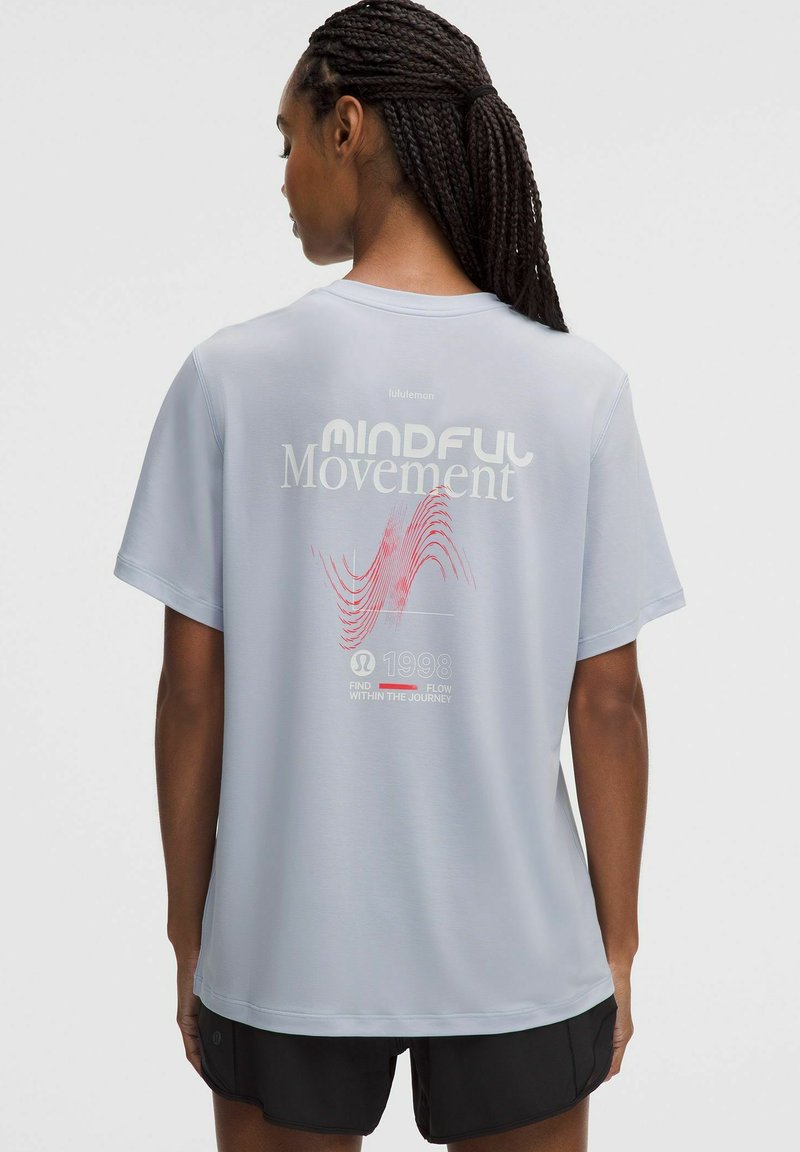 lululemon TRAINING SHORT SLEEVE GRAPHIC - T-Shirt print - serene blue