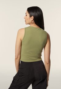 Freddy CROPPED SLIM FIT - Top - oil green direct dyed