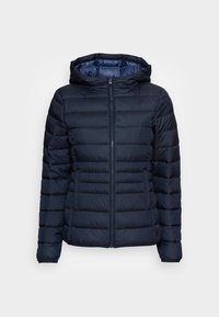 Giacca imbottita blu navy con cappuccio, caratterizzata da trapuntatura verticale, una cerniera frontale e due tasche laterali. Tessuto liscio e resistente all'acqua.