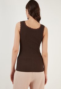 LELA Top - brown