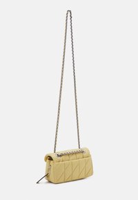 COACH QUILTED COVERED TABBY WITH CHAIN - Torbica - hay