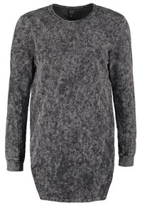 Maglione a maniche lunghe collo tondo in grigio antracite con una texture marmorizzata, caratterizzato da cuciture dettagliate e un orlo posteriore leggermente allungato.