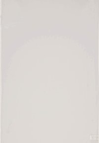 Tissu en coton blanc, texture lisse, sans motif discernable, forme rectangulaire, plis minimaux, avec une étiquette imprimée sur un bord.