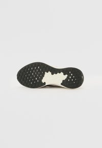 Nike Performance REVOLUTION 7 - Väglöparskor - college grey/black/phantom/mink/brown