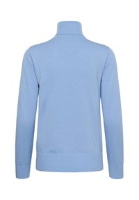 Pull à col roulé bleu clair à manches longues avec col, poignets et bas côtelés, vu de dos.