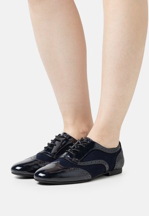 Anna Field Oksfordki