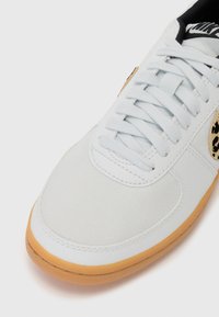 Thumbnail Image 6