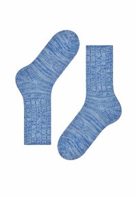 Niebieskie dziane skarpetki z teksturowanym wzorem, z prążkowanym mankietem i gładką częścią stopy. Materiał wydaje się miękki i elastyczny.