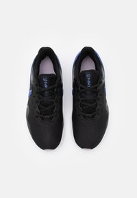 Nike Performance LEGEND ESSENTIAL  - Sapatilha de treino - black/medium blue/doll/white