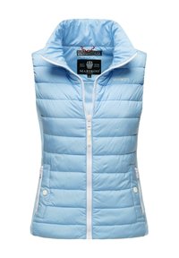 Jasnoniebieska ocieplana kamizelka z wysokim kołnierzem, białym zamkiem błyskawicznym i kieszeniami po bokach. Posiada poziome szwy oraz metkę z logo wewnątrz.