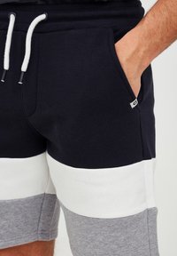 INDICODE JEANS IDCAUL - Kratke hlače - navy