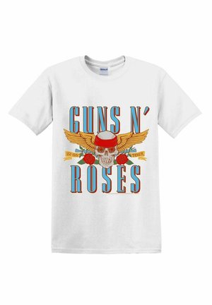 Weißes Baumwoll-T-Shirt mit einem grafischen Design, das einen Schädel, Flügel, rote Rosen und den Text "GUNS N' ROSES" in Blau und Rot zeigt.