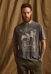 Next - LICENCE  - T-shirt med print - grey acid wash led zeppelin Miniatyrbild 1