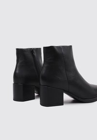 Sandra Fontán DAY - Classic ankle boots - black