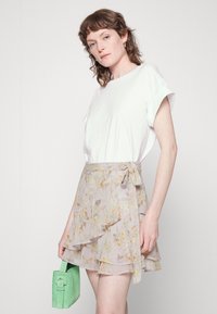 AllSaints KASA MOMO SKIRT - Calções - yellow