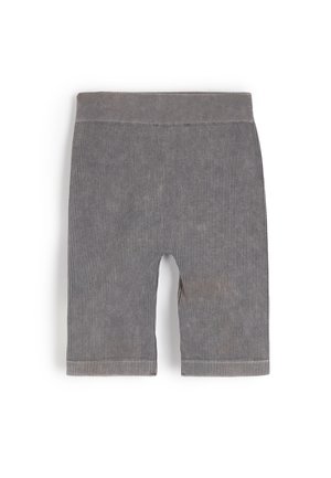 Szare ribbed szorty o dopasowanym kroju, z szerokim pasem i kontrastującymi jaśniejszymi szwami wzdłuż dołu i szwów.